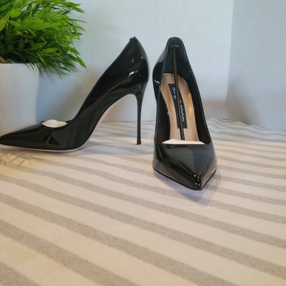 Sergio Rossi Godiva Black Patent Pumps - Picture 3 of 15